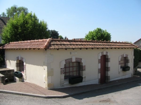 Pougues les Eaux-lavoir 2 dans le bourg