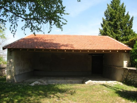 Pougues les Eaux-lavoir 3 dans le bourg