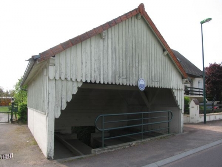 Challuy-lavoir 1 dans le bourg