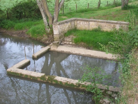 Saint Martin d'Heuille-lavoir 1 dans hameau Le Crot Mornay