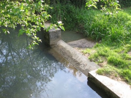 Saint Martin d'Heuille-lavoir 2 dans hameau Le Bas d'Heuille