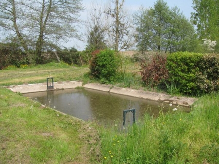 Tresnay-lavoir 1 dans le bourg