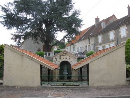 Varennes Vauzelles-lavoir 2 dans hameau Four de Vaux