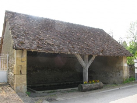 Montigny aux Amognes-lavoir 1 dans le bourg