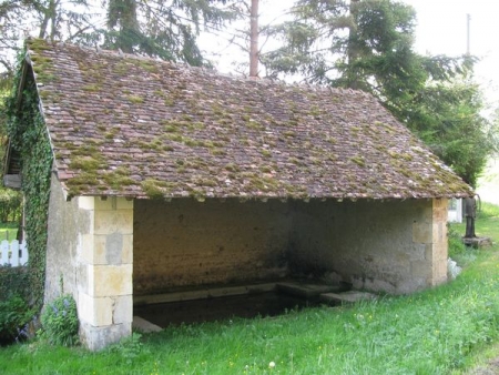 Montigny aux Amognes-lavoir 3 dans hameau Baugy