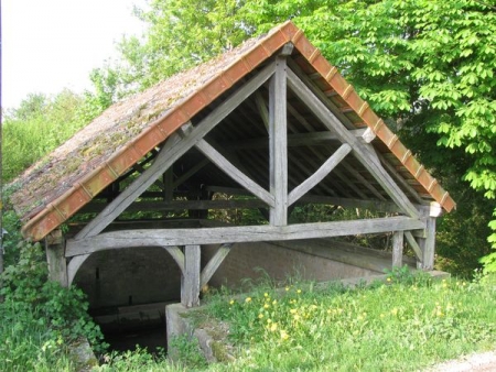 Saint Sulpice-lavoir 1 dans le bourg