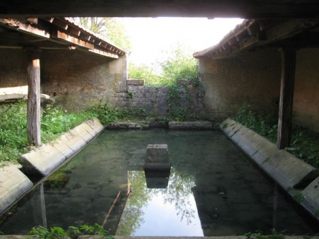 Saint Sulpice-lavoir 2 dans hameau Les Bourbons