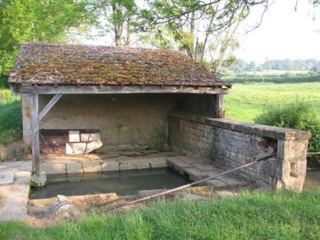 Saint Sulpice-lavoir 3 dans hameau Les Bourbons