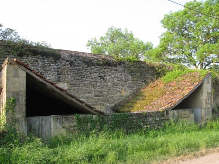 Saint Sulpice-lavoir 5 dans hameau La Motte
