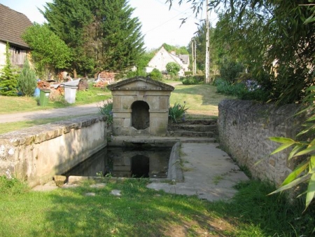 Saint Sulpice-lavoir 6 dans hameau Les Pelés