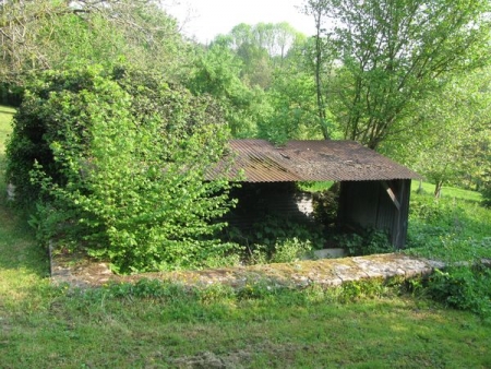 Saint Sulpice-lavoir 7 dans hameau Le Mont