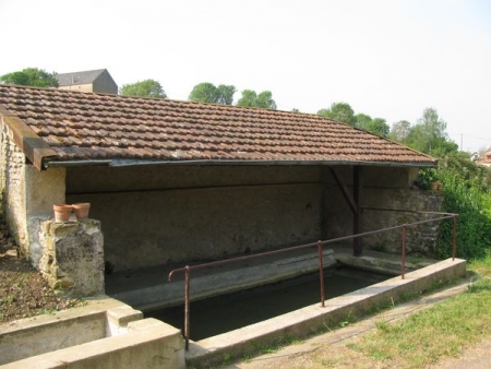 Saint Sulpice-lavoir 9 dans hameau Mantelet