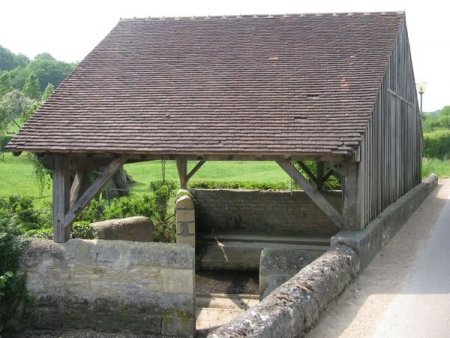 Sauvigny les Bois-lavoir 1 dans le bourg