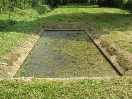 Trois Vèvres-lavoir 2 dans hameau Les Charmes