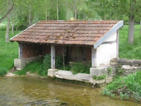Bellenod sur Seine-lavoir 2 dans hameau Vaux