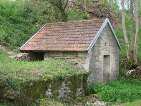 Bellenod sur seine-lavoir 4 dans hameau La Borde
