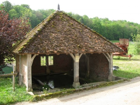 Quemigny sur Seine-lavoir 1 dans le bourg