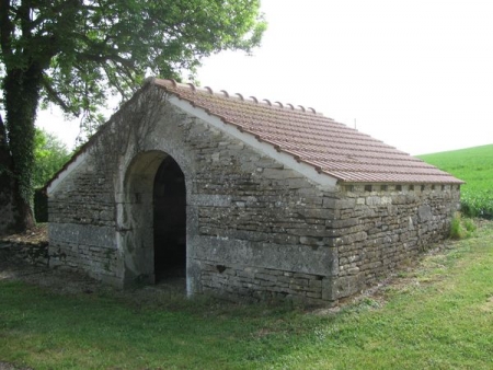 Quemigny sur Seine-lavoir 4 dans hameau Plaisance