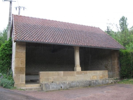 Trouhaut-lavoir 1 dans le bourg
