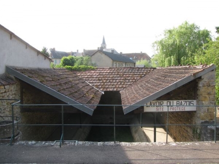 Chatillon en Bazois-lavoir 1 dans le bourg