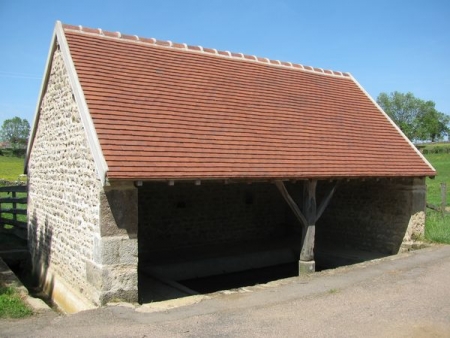 Amanzé-lavoir dans hameau La Chaume