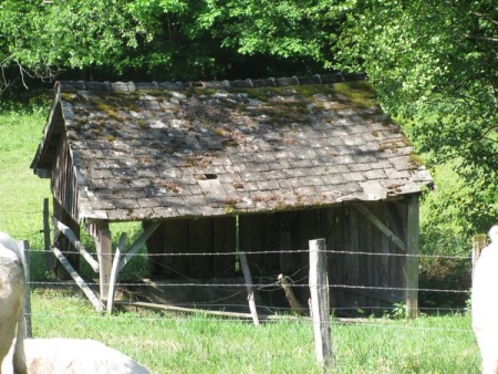 Maltat-lavoir dans hameau Le Breuil