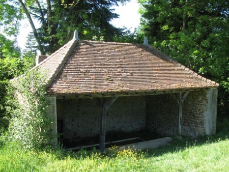 Saint Julien de Jonzy-lavoir 1 dans hameau Jonzy