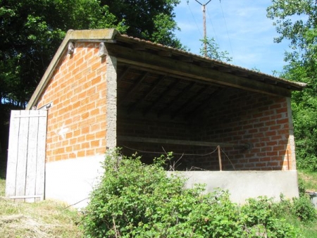 Saint Martin du Lac-lavoir 3 dans hameau Font Figeon