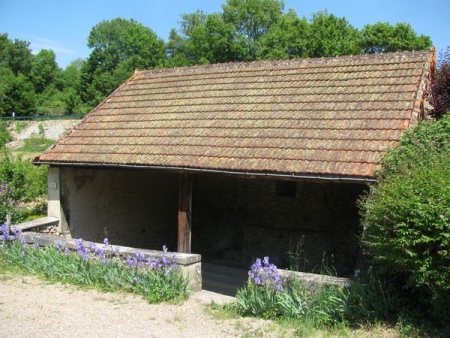 Semur en Brionnais-lavoir 1 dans le bourg