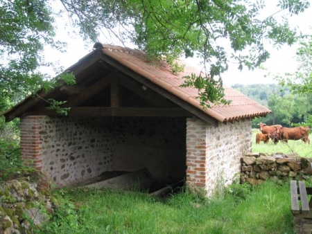 Semur en Brionnais-lavoir 2 dans hameau Montmégin