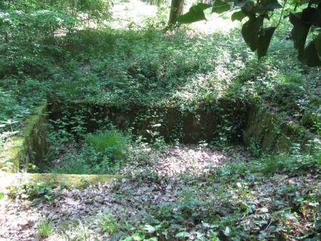 Semur en Brionnais-lavoir 4 dans hameau La Touche