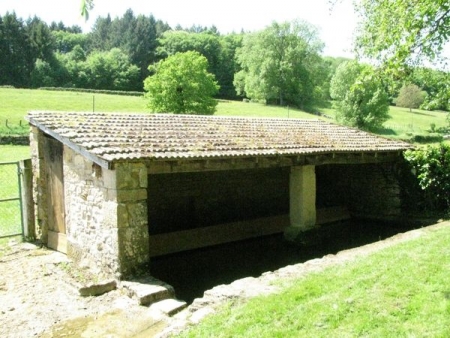 Vareilles-lavoir dans hameai Mistemagne