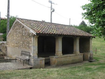 Bissy la Mâconnaise-lavoir 2 dans hameau Charcuble