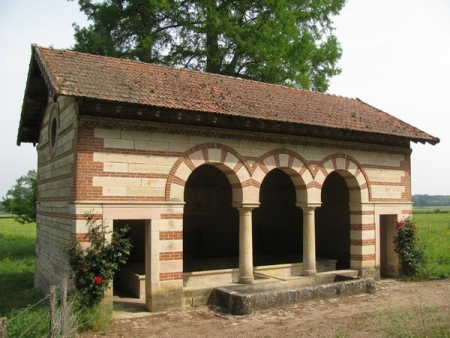 Bresse sur Grosne-lavoir 1