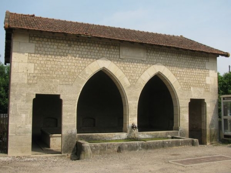 Bresse sur Grosne-lavoir 3