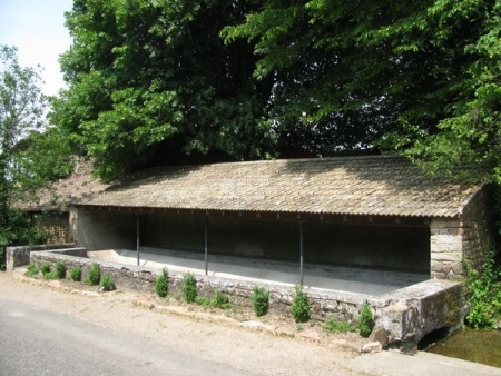 La Chapelle sous Brancion-lavoir 1 dans le bourg