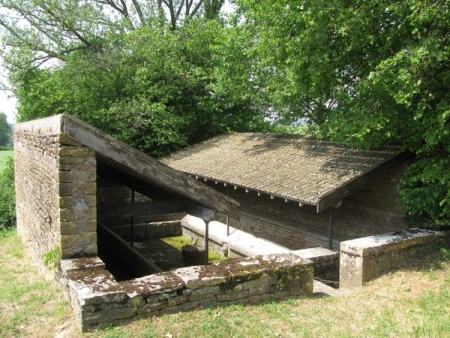 La Chapelle sous Brancion-lavoir 4 dans hameau Collonge