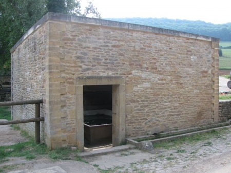 Nanton-lavoir 3 dans hameau Corlay le Haut