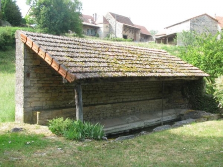 Ozenay-lavoir 3 dans hameau Chavy