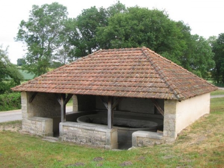 Saint Germain les Buxy-lavoir 2 dans hameau La Coudre