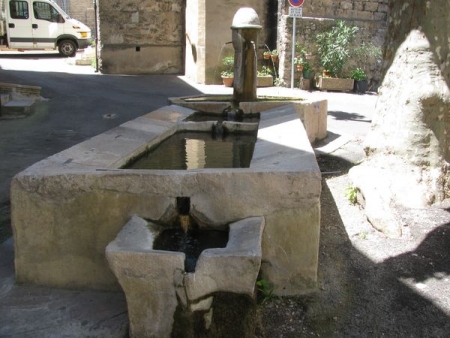 Barjols-lavoir 8