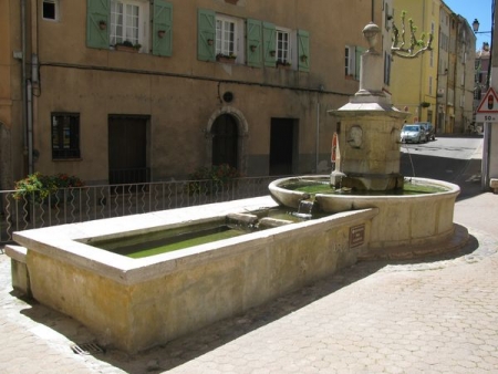 Barjols-lavoir 10