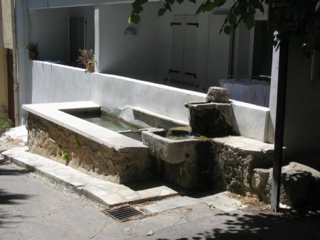 Barjols-lavoir 14