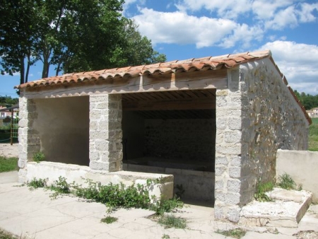 La Verdière-lavoir 5 dans hameau La Mourotte