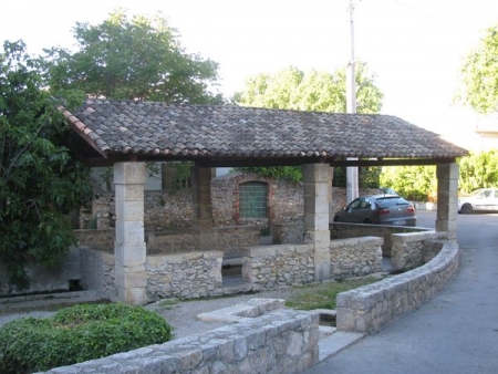 Vinon sur Verdon-lavoir 1