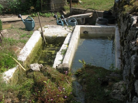 Perrancey les Vieux Moulins-lavoir 5 dans hameau Vieux Moulins