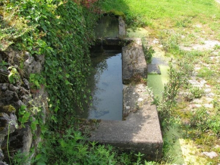 Perrancey les Vieux Moulins-lavoir 6 dans hameau Vieux Moulins