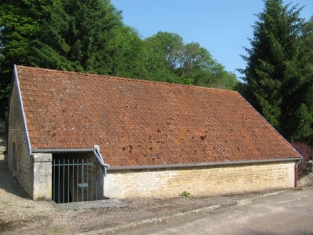 Rochetaillée-lavoir 1 dans le bourg