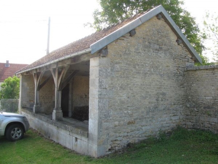 Rochetaillée-lavoir 4 dans le bourg