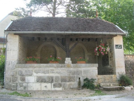 Rochetaillée-lavoir 6 dans hameau Chameroy